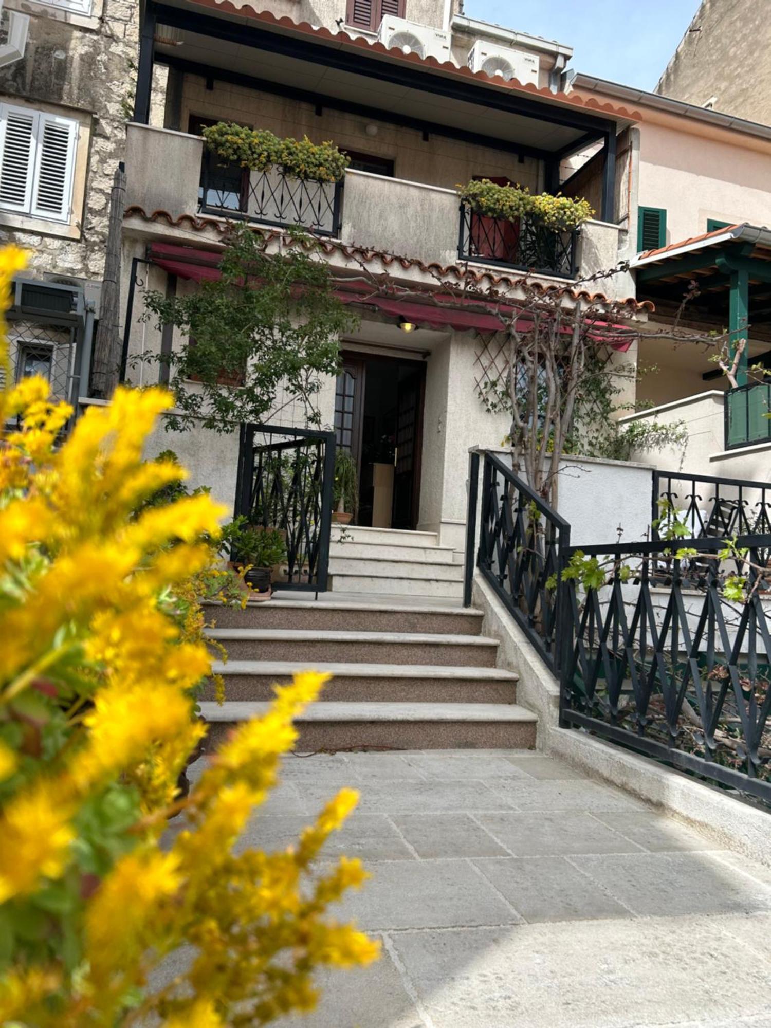 Guesthouse Fjaka Сплит Екстериор снимка